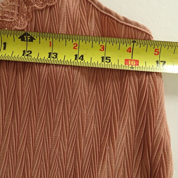 Blu Pepper Sleeveless Textured Camisole Tank Top Mauve Size L Lace Trim NEW - Picture 8 of 9